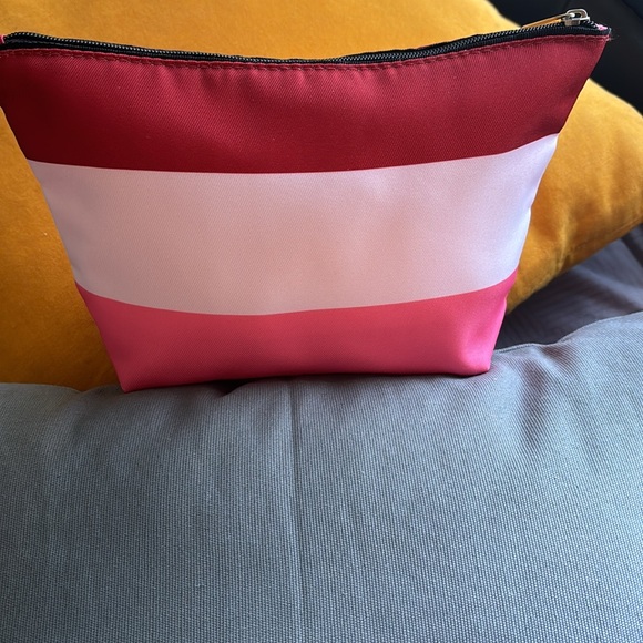 Kate Spade pouch - Picture 2 of 11
